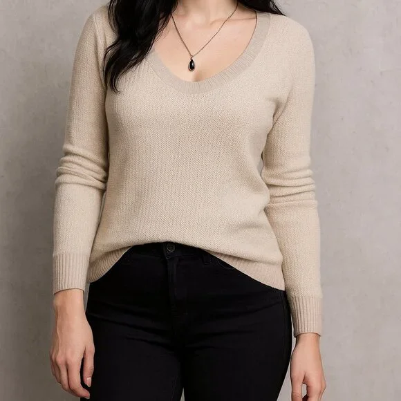 Victoria’s Secret Scoop Neck Neutral Pullover Sweater Oatmeal Beige XS - Picture 1 of 7